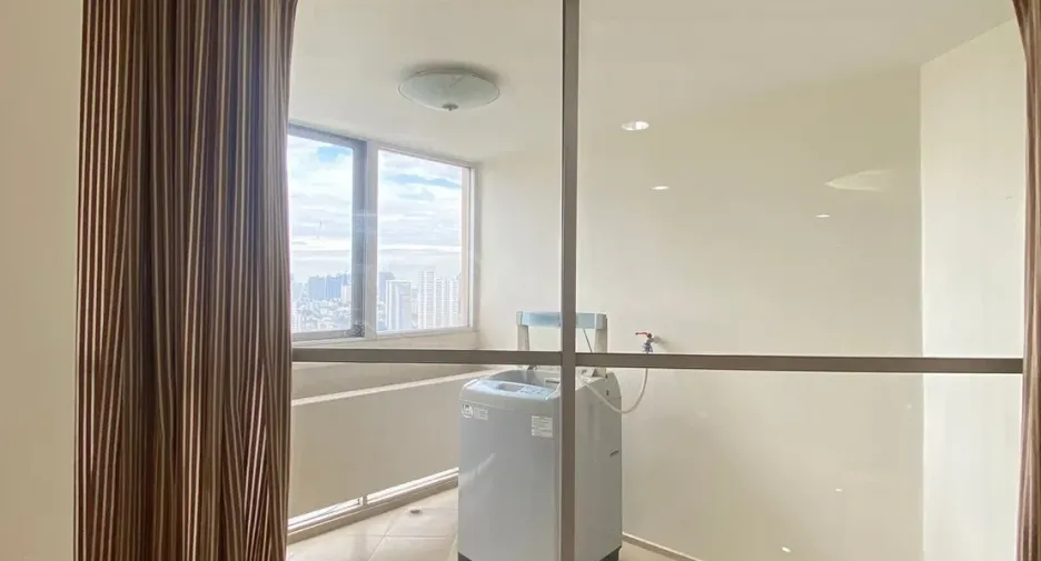For rent 3 bedrooms condo in Watthana, Bangkok