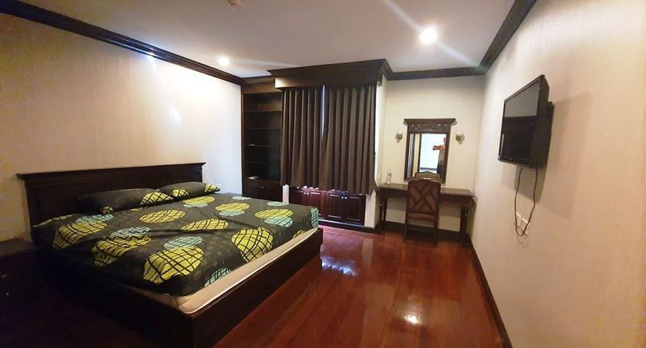 For rent 3 bedrooms condo in Khlong Toei, Bangkok