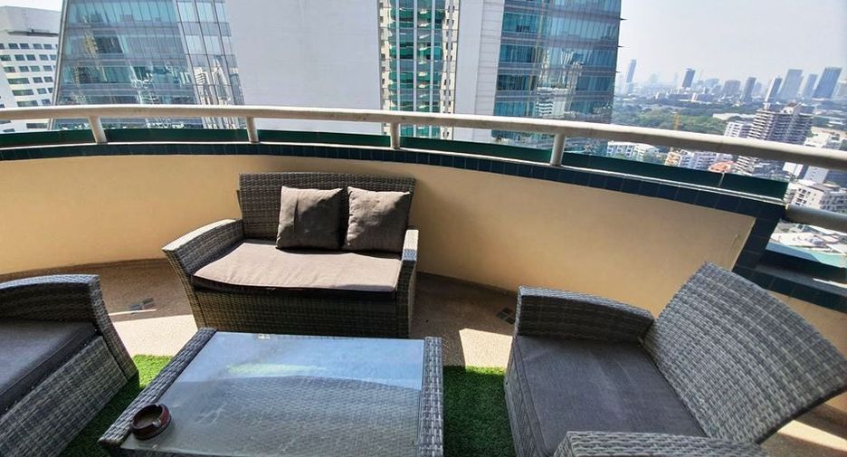 For rent 3 bedrooms condo in Khlong Toei, Bangkok