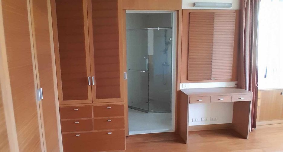 For rent 3 ベッドルーム condo in Khlong Toei, Bangkok