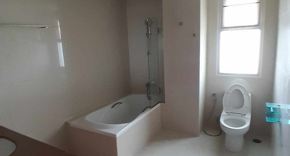 For rent 3 ベッドルーム condo in Khlong Toei, Bangkok