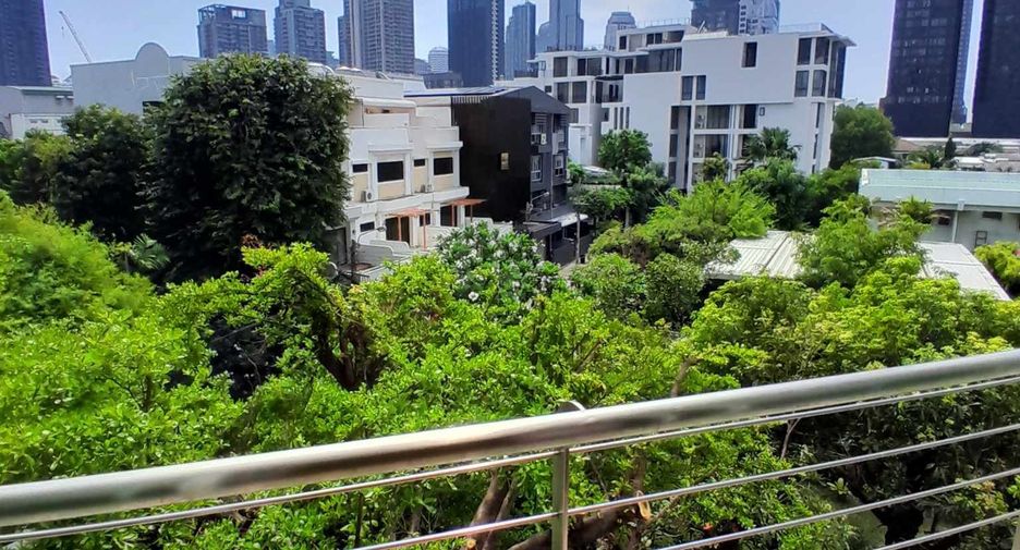 For rent 3 ベッドルーム condo in Khlong Toei, Bangkok