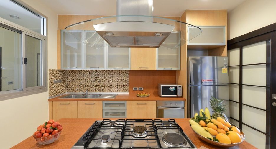 For rent 3 bedrooms apartment in Watthana, Bangkok