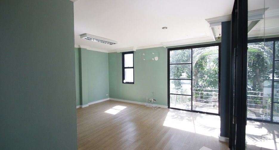 Casa en alquiler de 4 habitaciones en Watthana, Bangkok