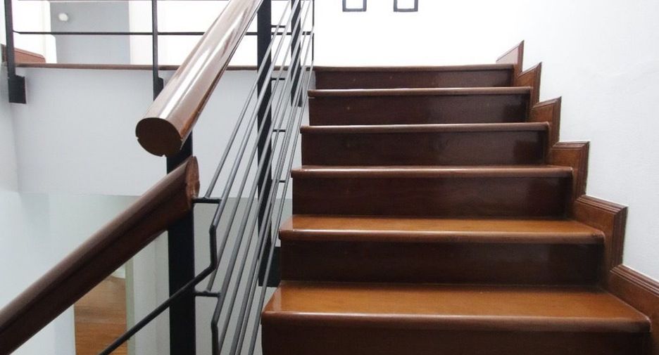 For rent 4 bedrooms house in Watthana, Bangkok