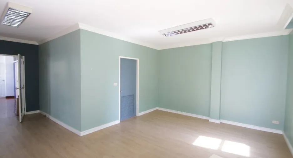 For rent 4 bedrooms house in Watthana, Bangkok