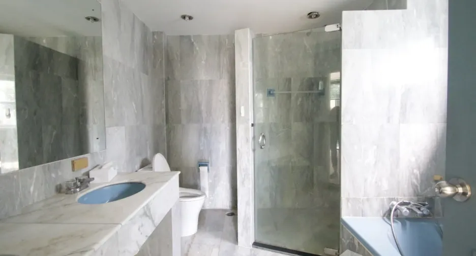 For rent 4 bedrooms house in Watthana, Bangkok
