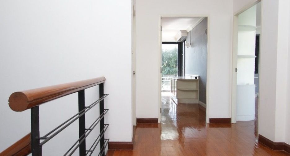 Casa en alquiler de 4 habitaciones en Watthana, Bangkok