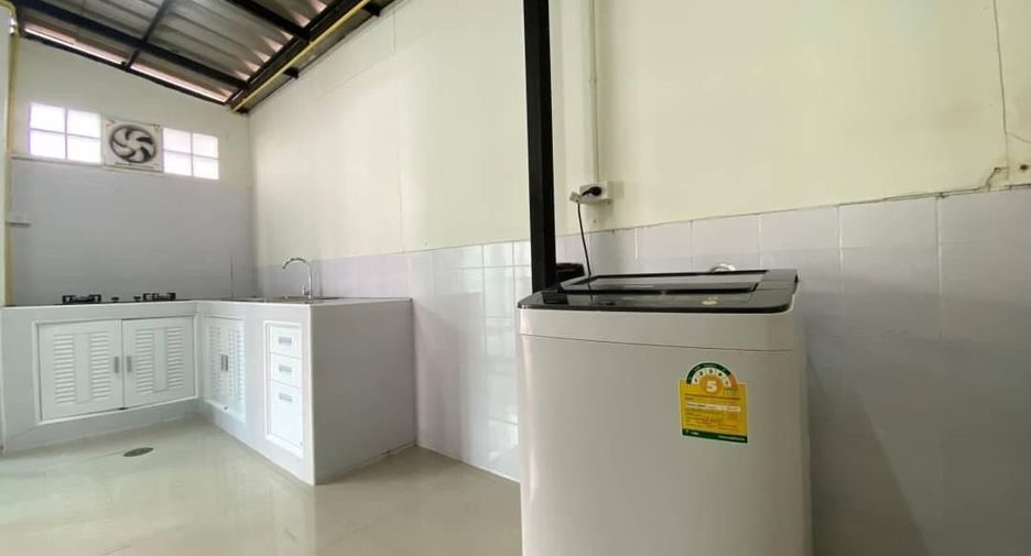 For rent 4 bedrooms townhouse in Suan Luang, Bangkok