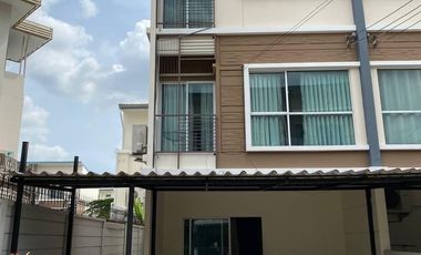 For rent 4 bedrooms townhouse in Suan Luang, Bangkok