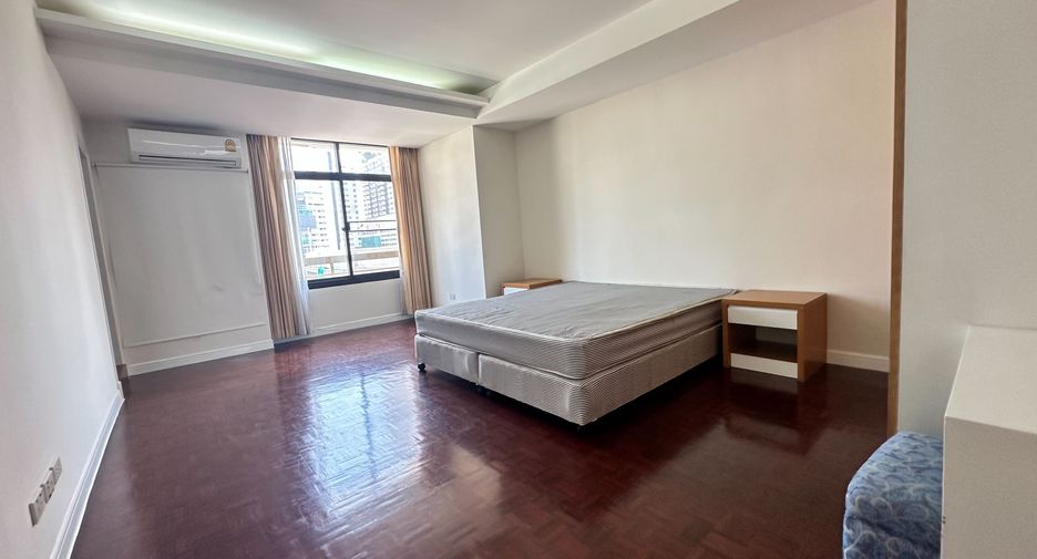 For rent 3 bedrooms condo in Khlong Toei, Bangkok