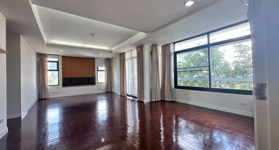 For rent 3 bedrooms condo in Khlong Toei, Bangkok