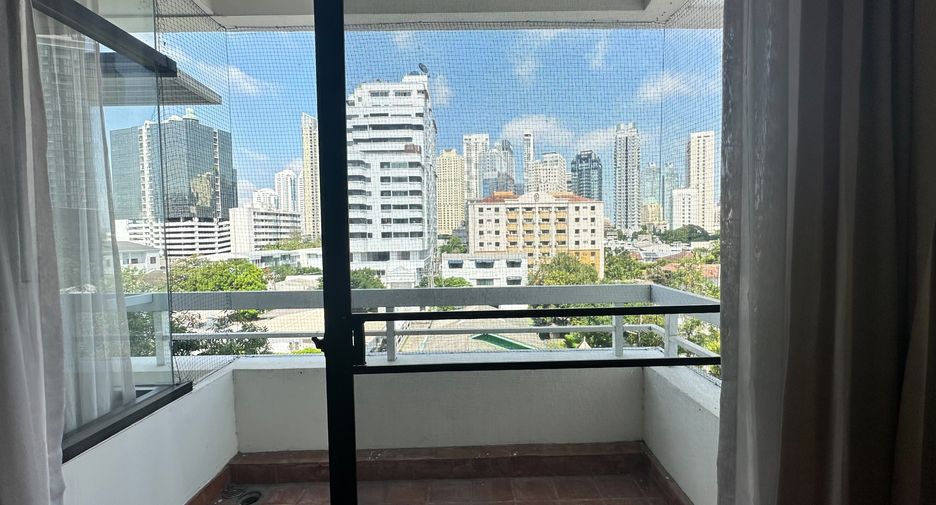 For rent 3 bedrooms condo in Khlong Toei, Bangkok