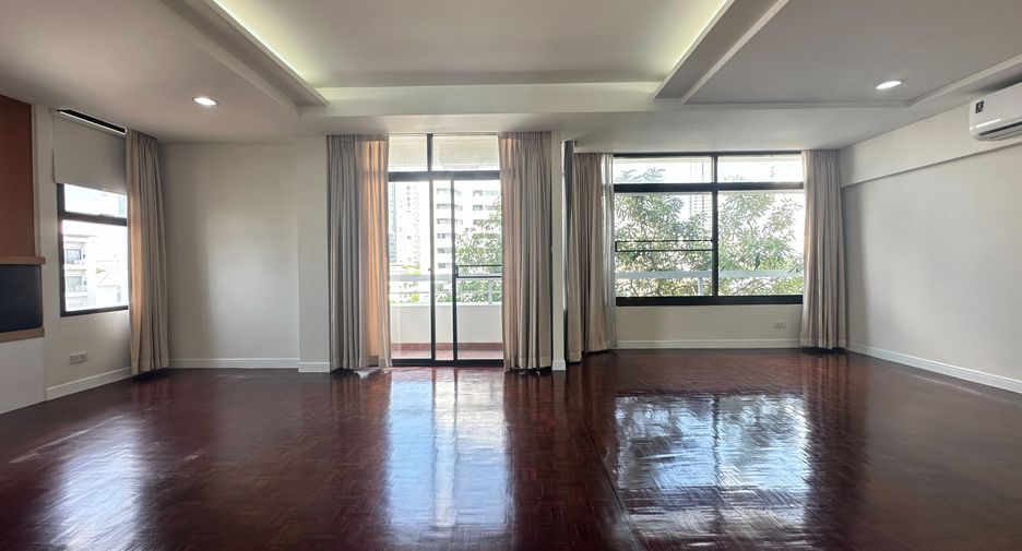 For rent 3 bedrooms condo in Khlong Toei, Bangkok