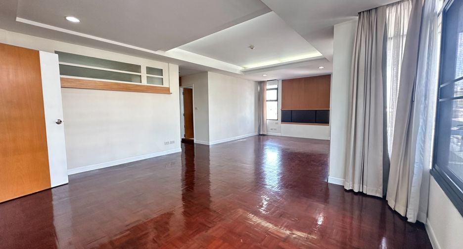For rent 3 bedrooms condo in Khlong Toei, Bangkok