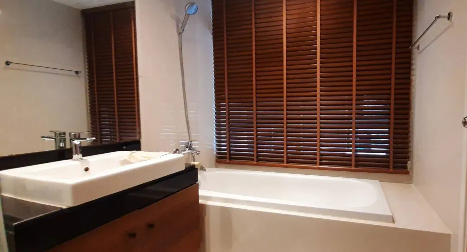 For rent 2 bedrooms condo in Khlong Toei, Bangkok