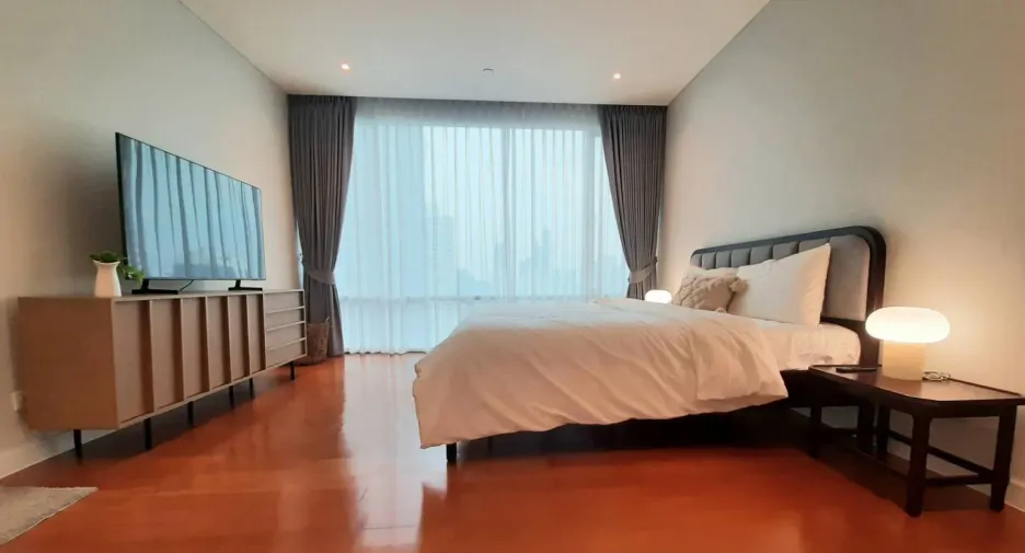 For rent 2 bedrooms condo in Khlong Toei, Bangkok