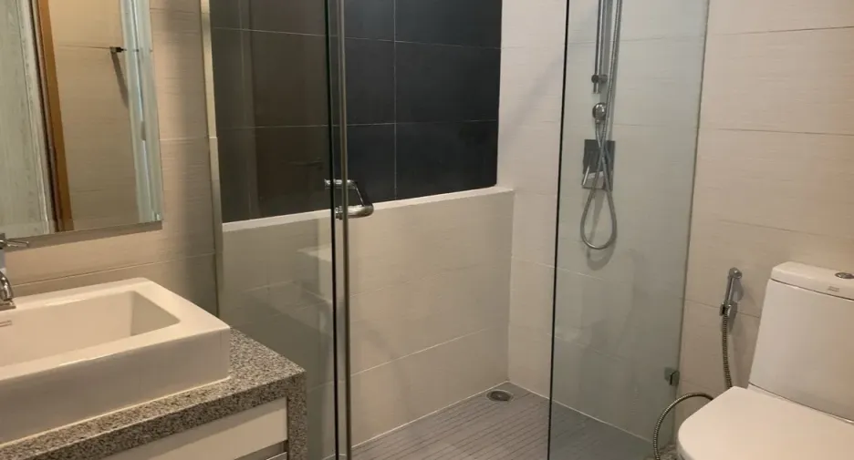 For rent 3 bedrooms condo in Khlong Toei, Bangkok