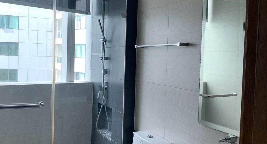 For rent 3 bedrooms condo in Khlong Toei, Bangkok