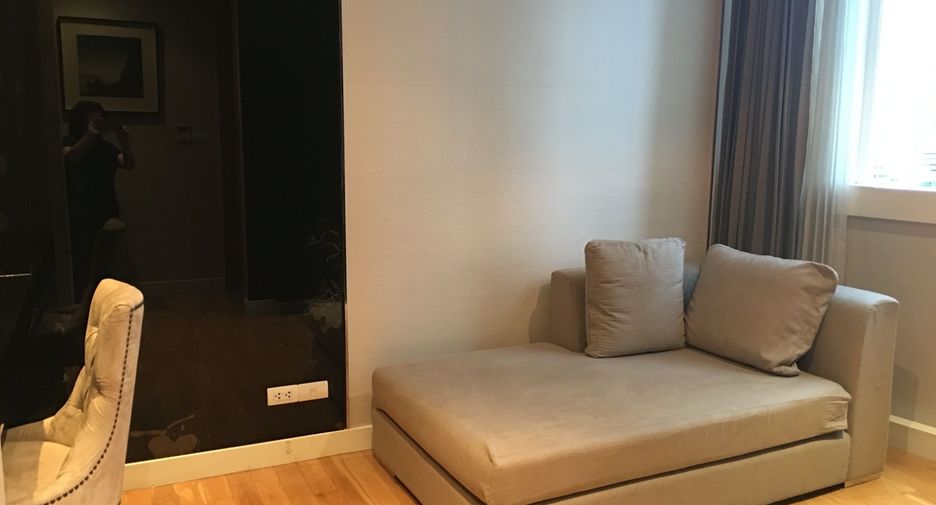 For rent 3 bedrooms condo in Khlong Toei, Bangkok