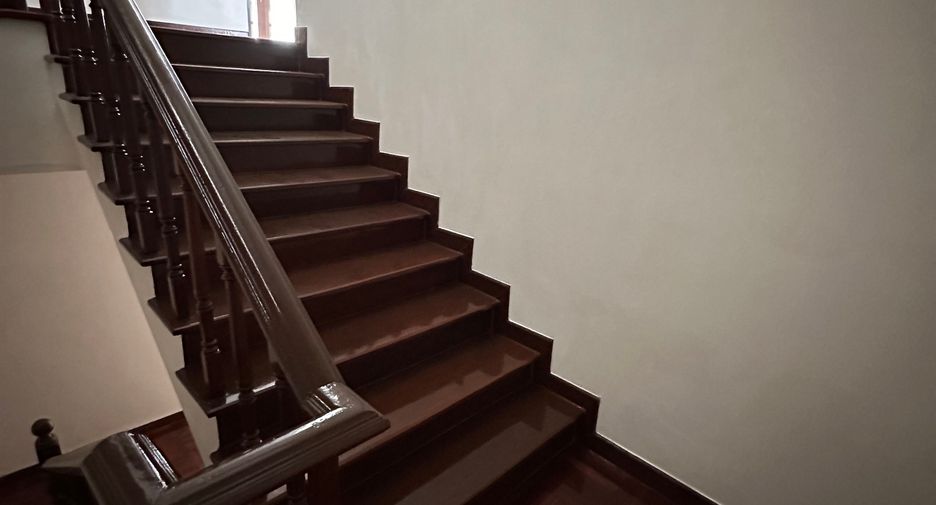 For rent 3 bedrooms townhouse in Yan Nawa, Bangkok