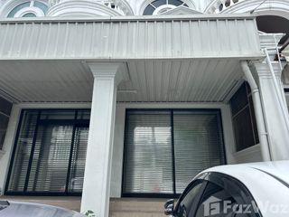 For rent 3 bedrooms townhouse in Yan Nawa, Bangkok