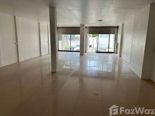 For rent 3 bedrooms townhouse in Yan Nawa, Bangkok