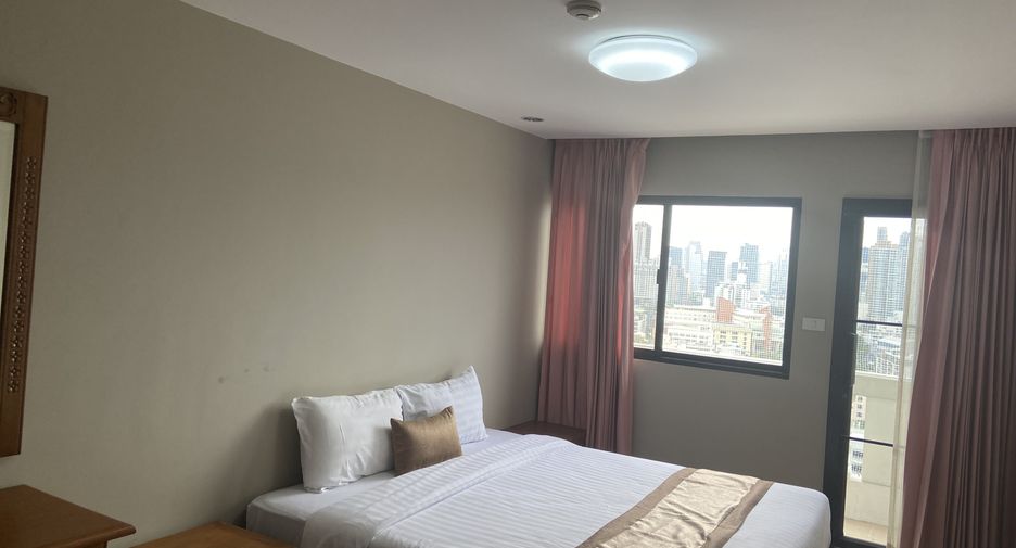 For rent 3 bedrooms condo in Watthana, Bangkok