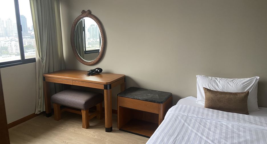 For rent 3 bedrooms condo in Watthana, Bangkok