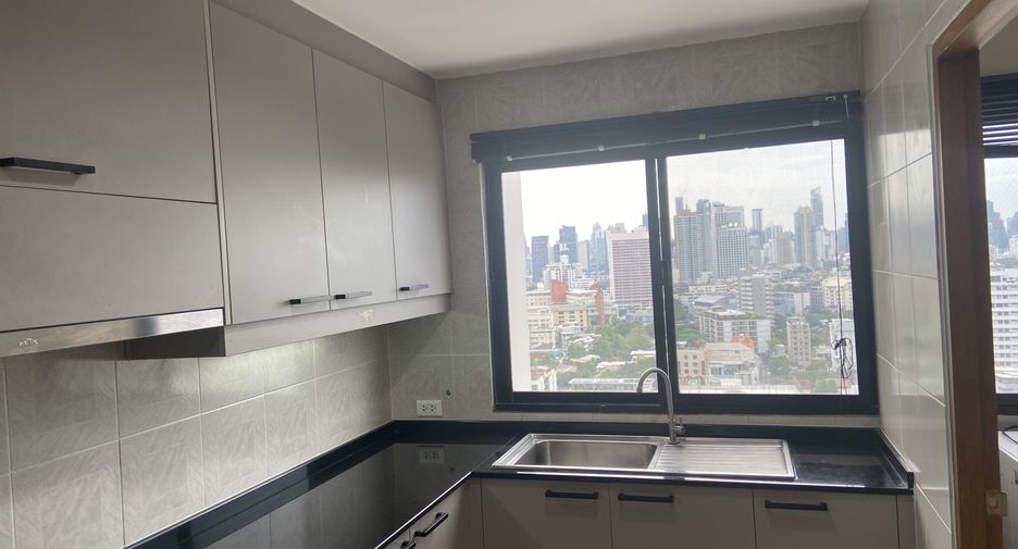 For rent 3 bedrooms condo in Watthana, Bangkok