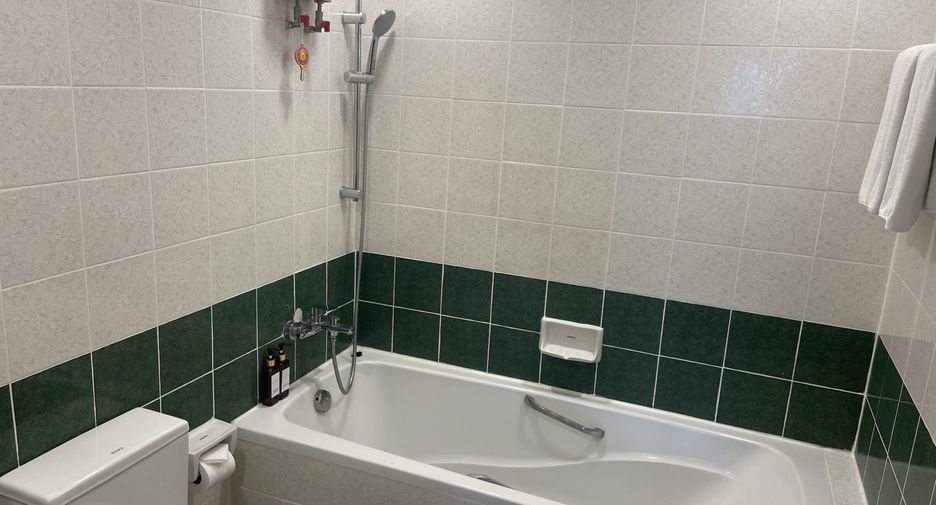 For rent 3 bedrooms condo in Watthana, Bangkok