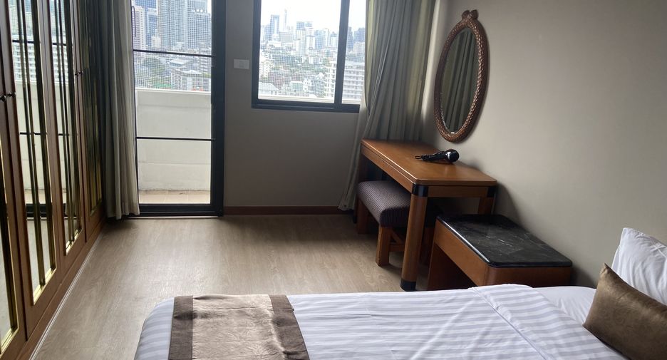 For rent 3 bedrooms condo in Watthana, Bangkok