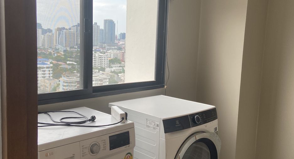 For rent 3 bedrooms condo in Watthana, Bangkok