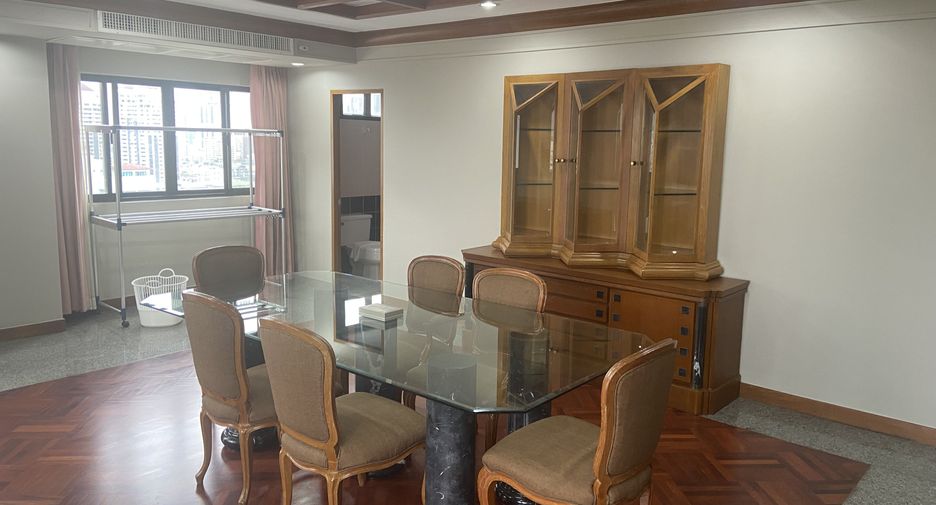 For rent 3 bedrooms condo in Watthana, Bangkok