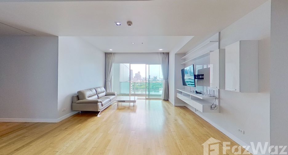 For rent 3 bedrooms condo in Khlong Toei, Bangkok