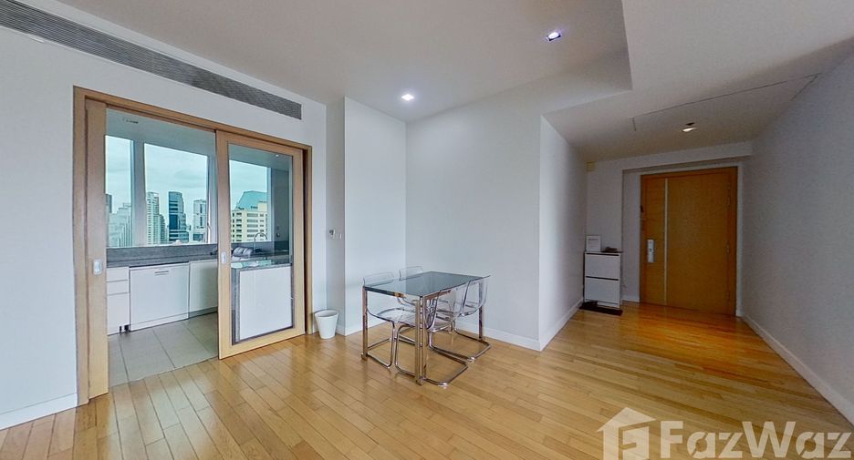 For rent 3 bedrooms condo in Khlong Toei, Bangkok