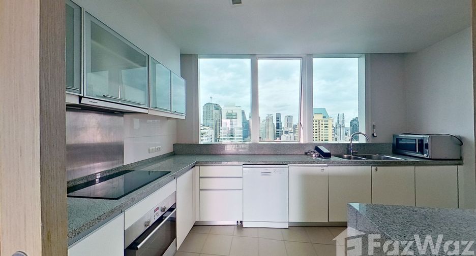 For rent 3 bedrooms condo in Khlong Toei, Bangkok