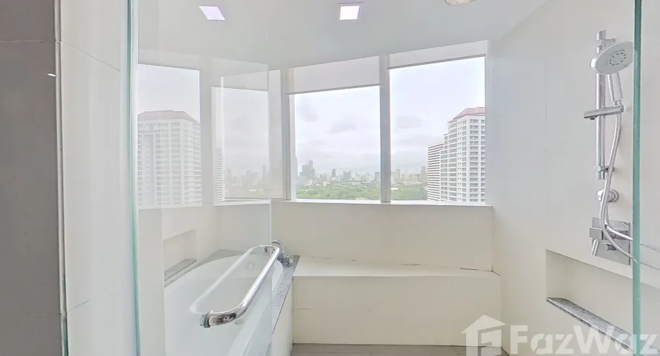 Wohnung zur Miete mit 3 Zimmer in Khlong Toei, Bangkok
