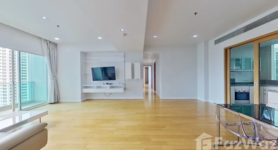 For rent 3 bedrooms condo in Khlong Toei, Bangkok