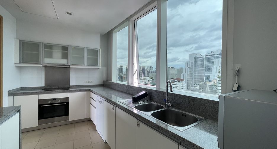 Wohnung zur Miete mit 3 Zimmer in Khlong Toei, Bangkok