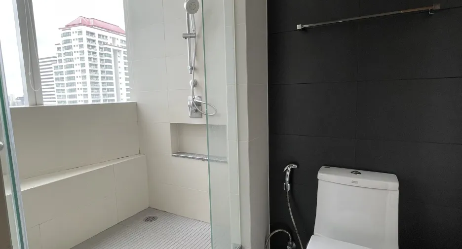 For rent 3 bedrooms condo in Khlong Toei, Bangkok