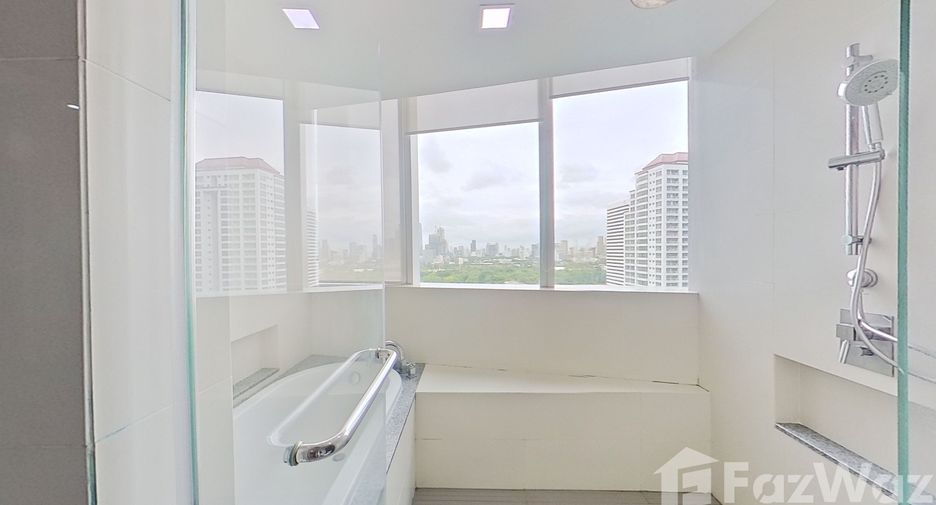 For rent 3 bedrooms condo in Khlong Toei, Bangkok