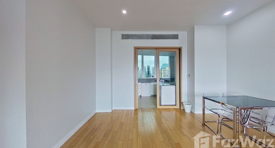 For rent 3 bedrooms condo in Khlong Toei, Bangkok