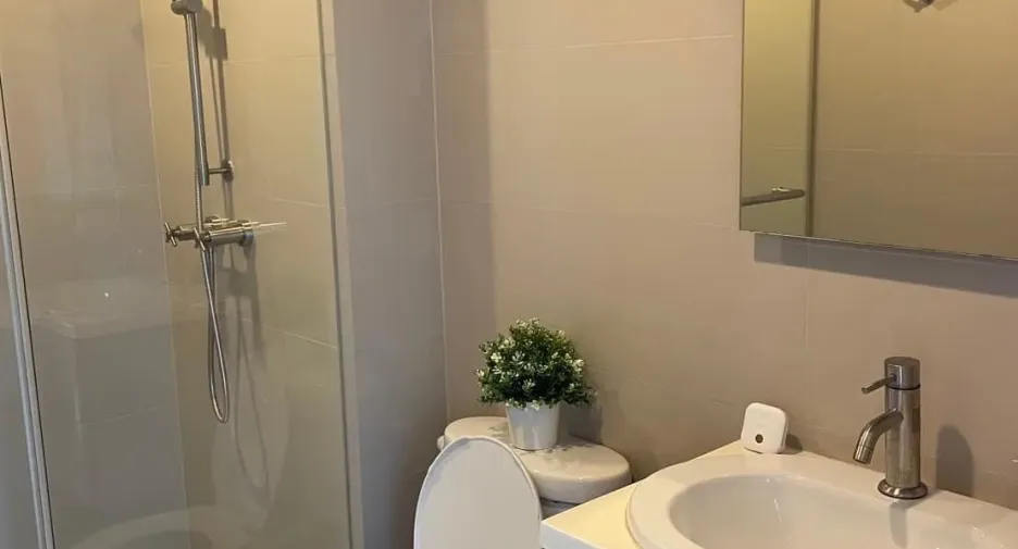 For rent 2 bedrooms condo in Khlong San, Bangkok