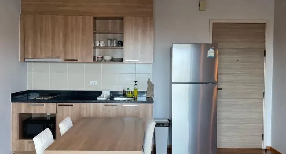 For rent 2 bedrooms condo in Khlong San, Bangkok