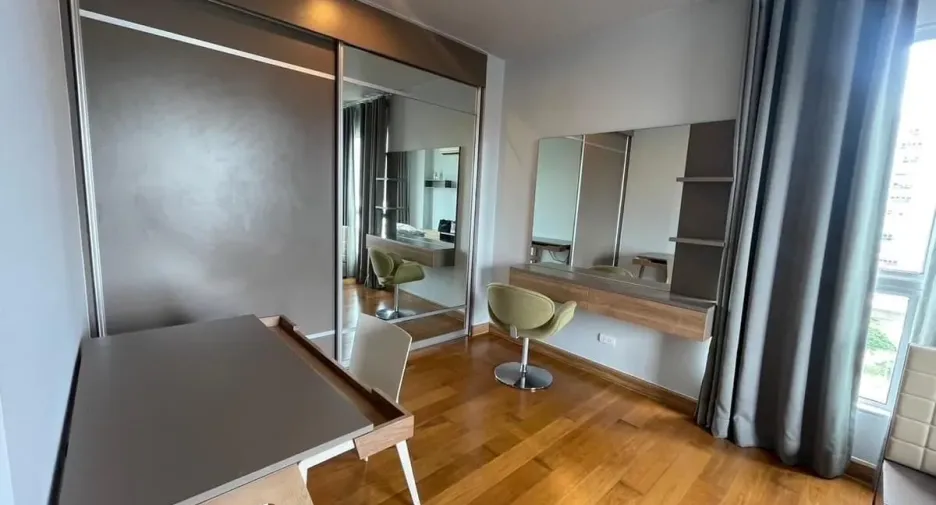 For rent 2 bedrooms condo in Khlong San, Bangkok