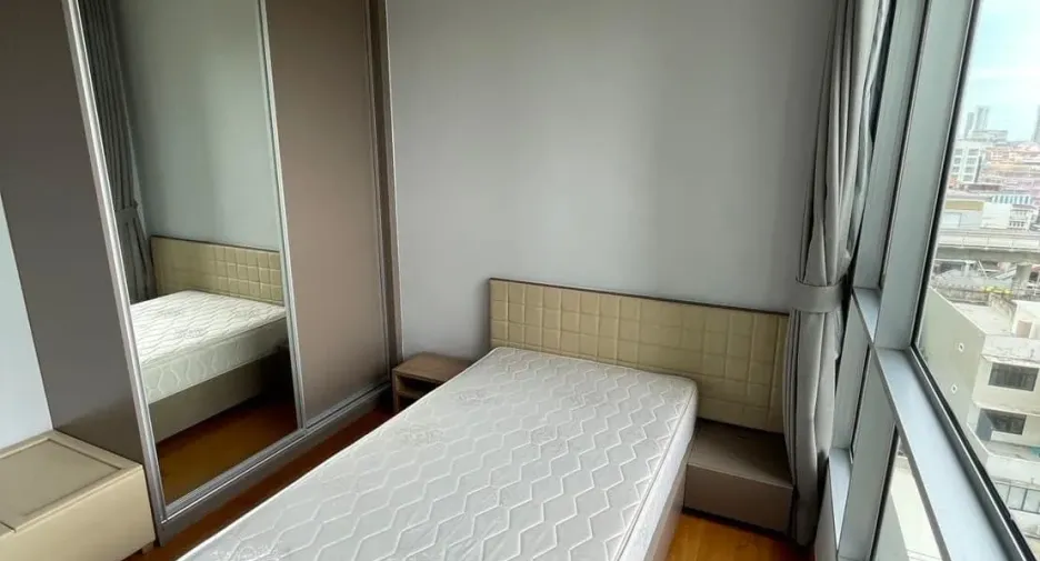 For rent 2 bedrooms condo in Khlong San, Bangkok