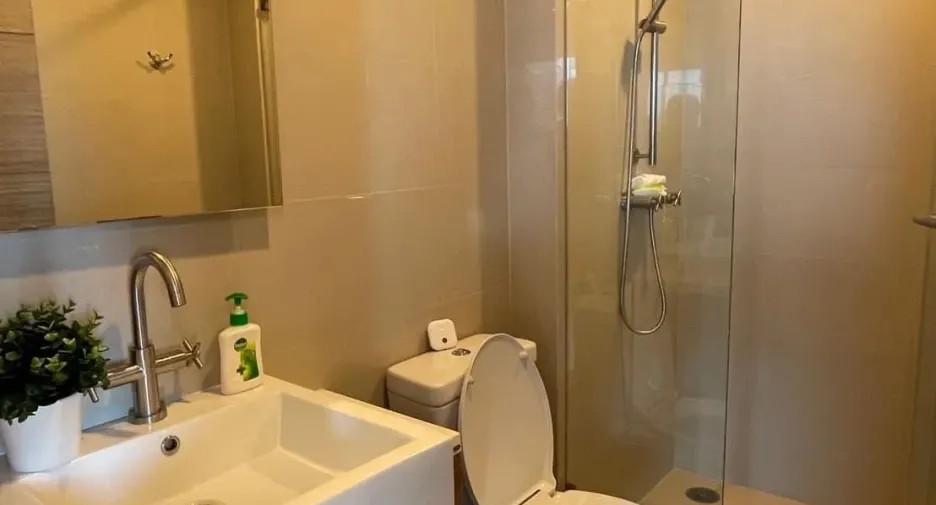 For rent 2 bedrooms condo in Khlong San, Bangkok