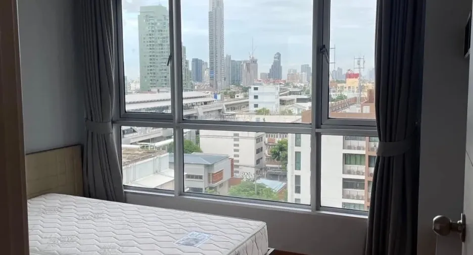 For rent 2 bedrooms condo in Khlong San, Bangkok
