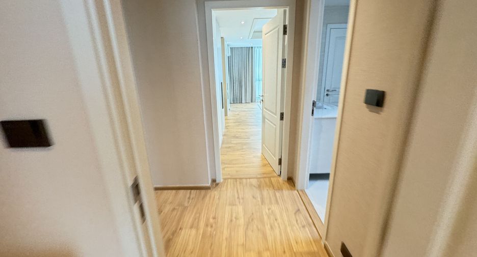 For rent 3 bedrooms apartment in Watthana, Bangkok